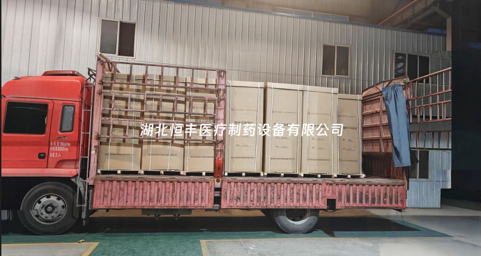 一批轉(zhuǎn)瓶機(jī)順利交貨